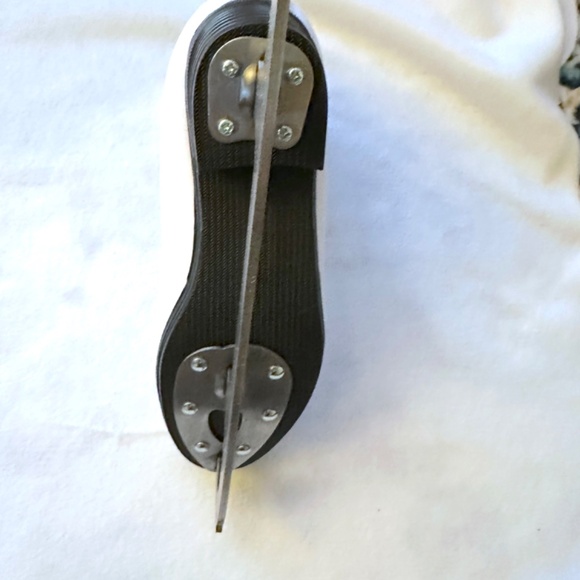 Klingbeil Ladies Figure Skates - Sasha Cohen Autographed - Ladies size 6.5- NEW! - Picture 11 of 11